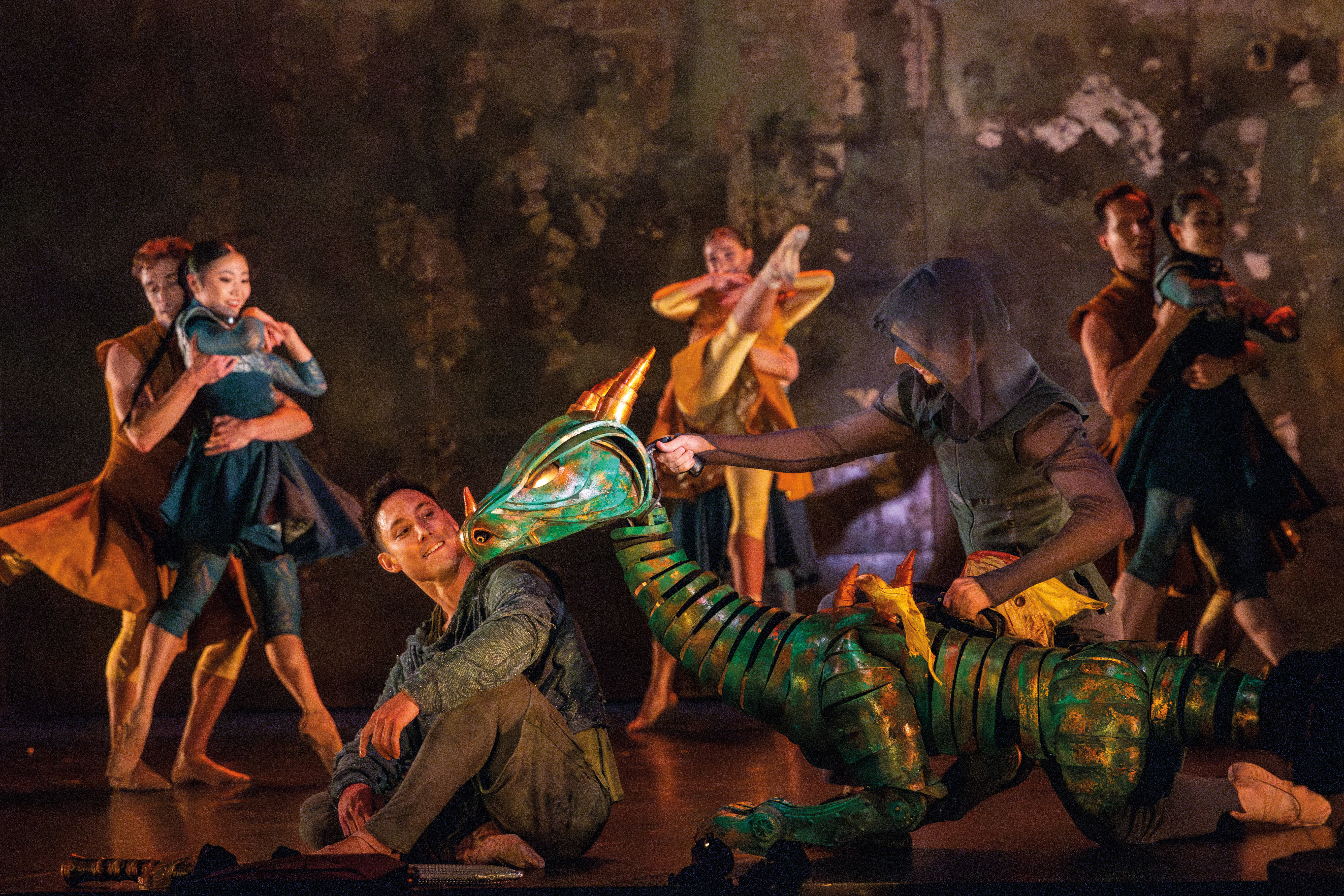 Kevin Poeung And Albert González Orts As The Dragon In Merlin. Photo Colleen Mair (1)