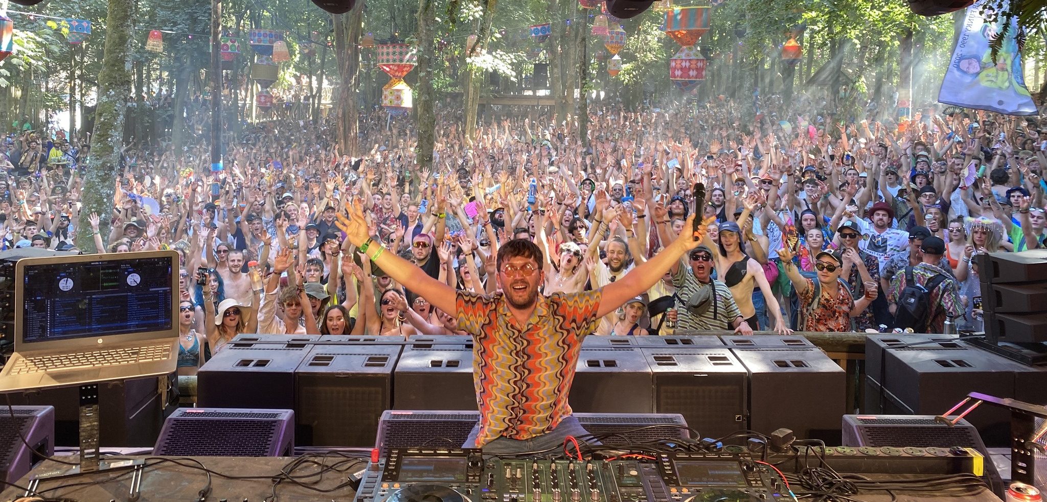 Beatles Dub Crowd Shot E1693917025790